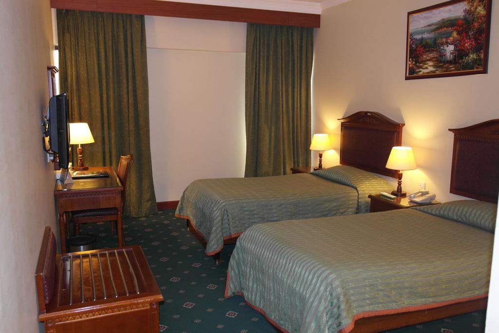 Mount Royal Hotel Дубай Экстерьер фото