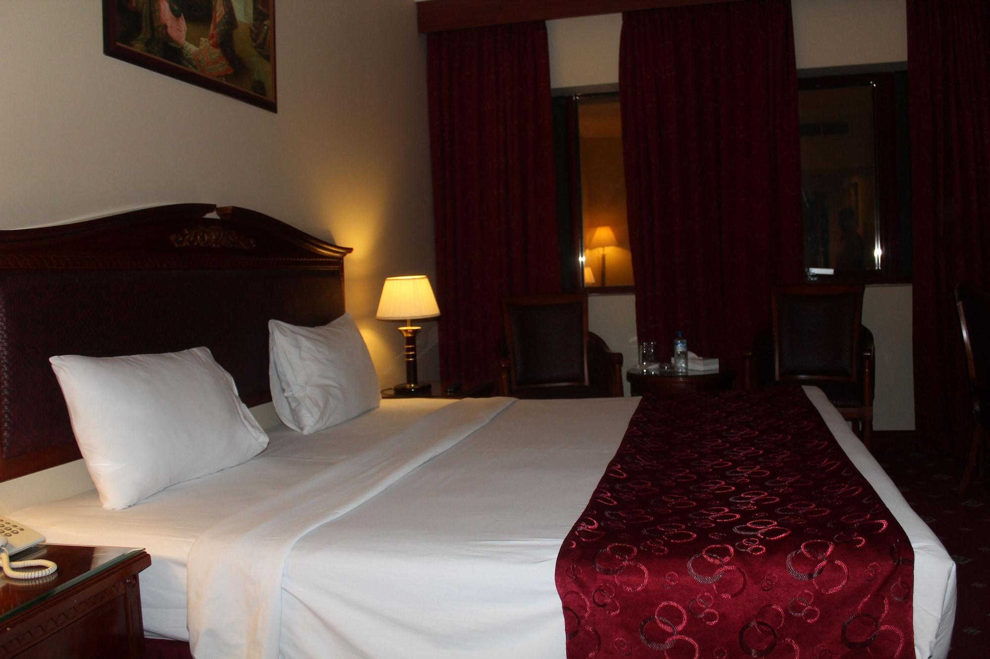 Mount Royal Hotel Дубай Экстерьер фото