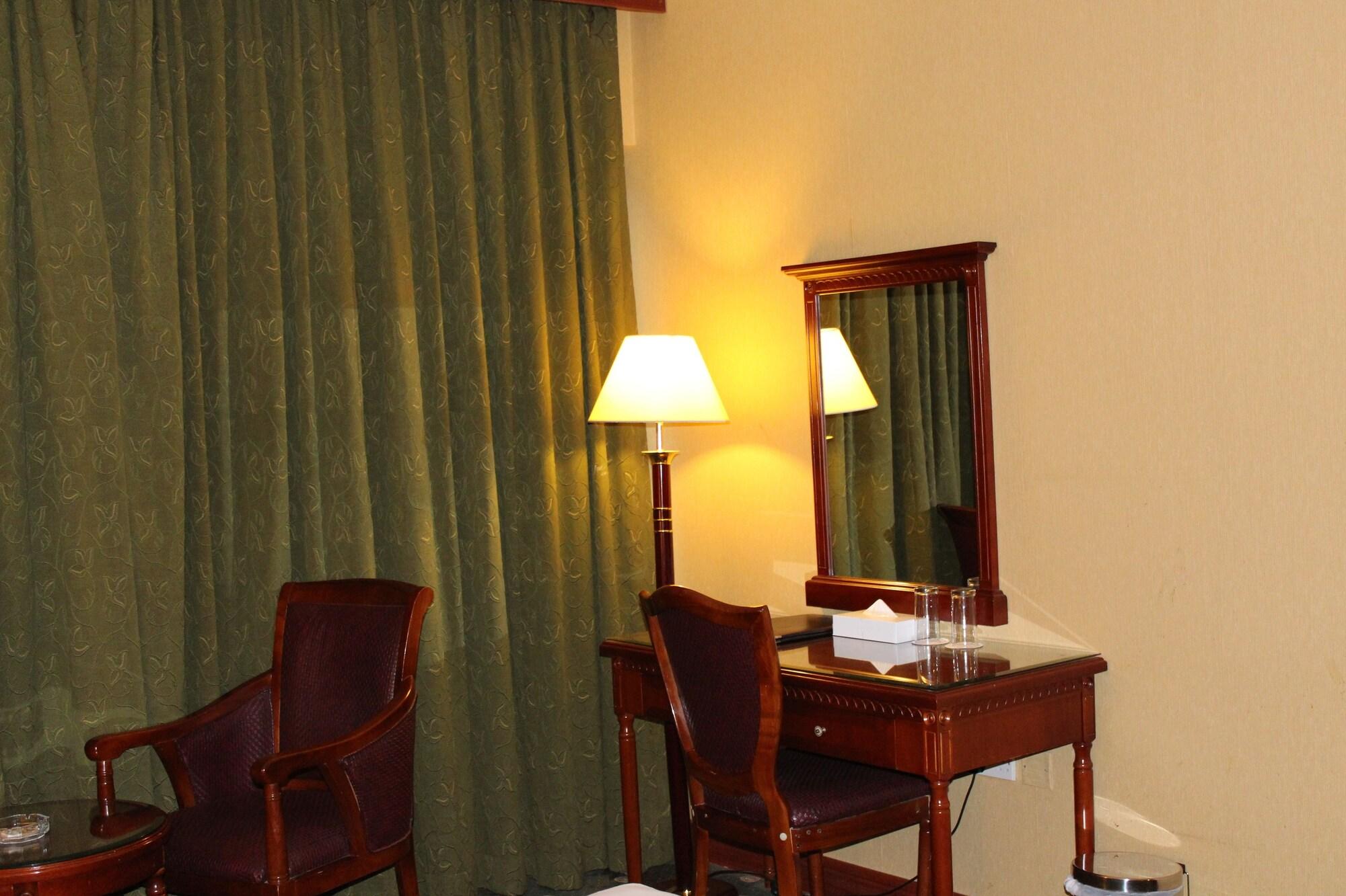 Mount Royal Hotel Дубай Экстерьер фото