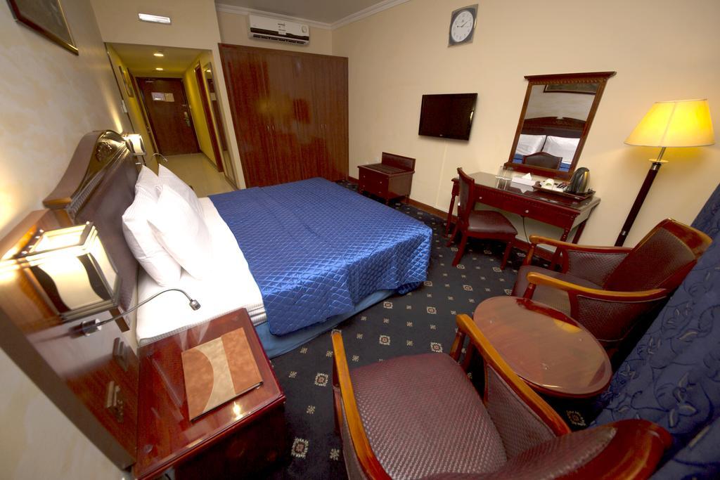 Mount Royal Hotel Дубай Экстерьер фото